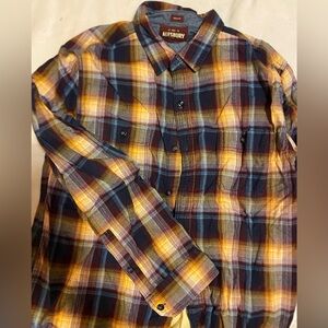 This is a long sleeve, button down, casual shirt, regular fit by Alesbury, s: L